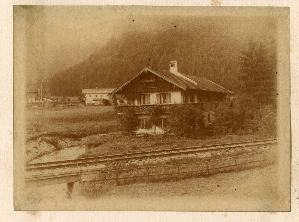 Hütte, vermutlich am Schliersee