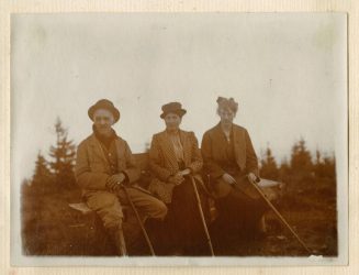 Dr. Berthold, Freundin und Frieda, am Schliersee