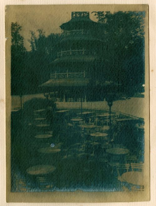 Unbekannt (Fotograf*in), Pavillon und Café, vermutlich 1917