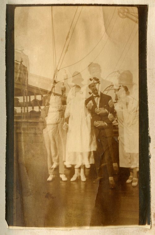 Unbekannt (Fotograf*in), Gruppenfoto auf Deck, vermutlich 1917