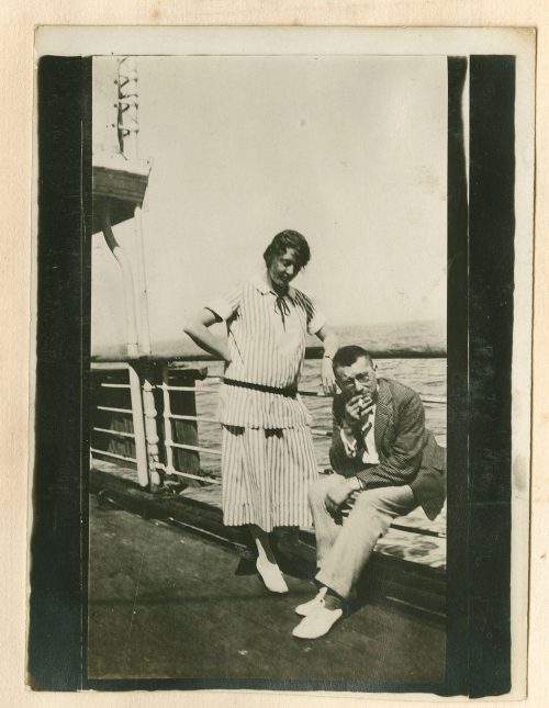 Frieda Uzarski (geborene Schwarz) (Dargestellt), auf dem Passagierschiff: S.S. J.P. Coen, September 1925