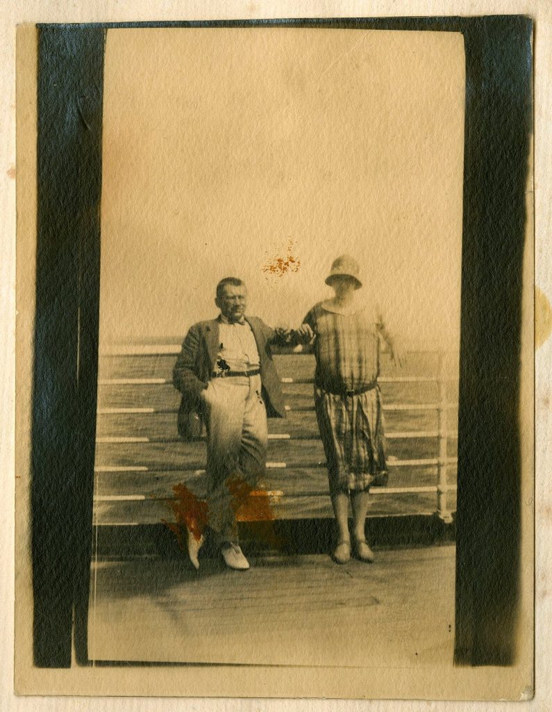 Adolf und Frieda Uzarski auf dem Passagierschiff: S.S. Patria