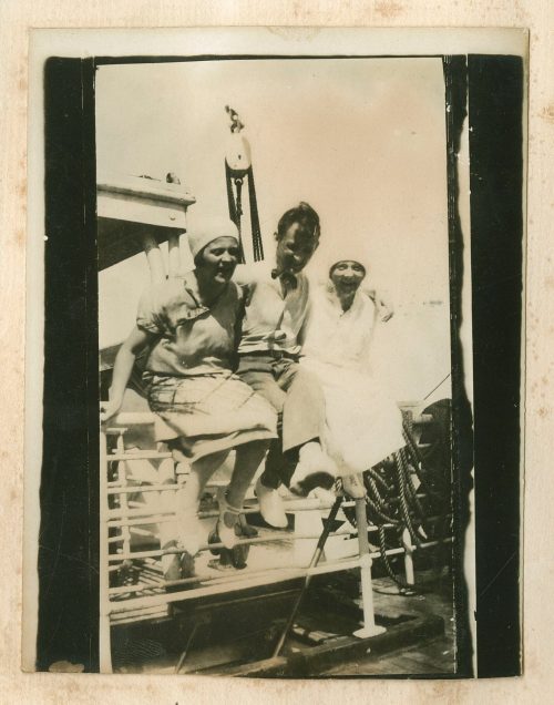 Unbekannt (Fotograf*in), auf einem Passagierschiff, September 1925