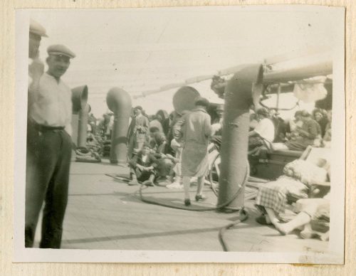 Unbekannt (Fotograf*in), auf dem Passagierschiff: S.S. Gabria, Zwischendeck, September 1928