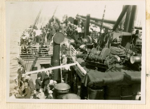 Unbekannt (Fotograf*in), auf dem Passagierschiff: S.S. Gabria, Zwischendeck, September 1928