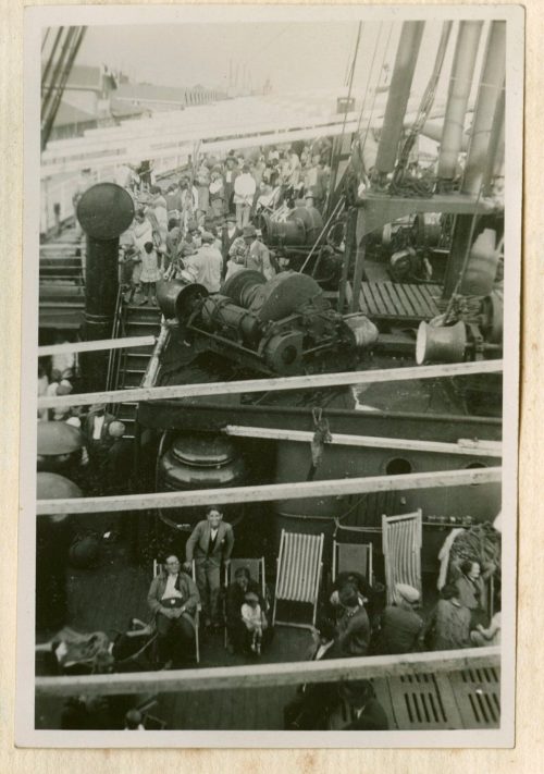 Unbekannt (Fotograf*in), auf dem Passagierschiff: S.S. Gabria, Zwischendeck, September 1928