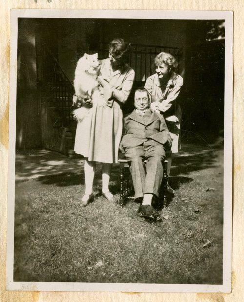 Unbekannt (Fotograf*in), Altenessen: Greta, Frieda und Adolf, Juli 1929