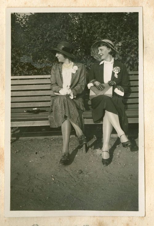 Frieda Uzarski (geborene Schwarz) (Dargestellt), Frieda und Greta, 27. Mai 1931