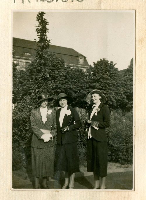 Frieda Uzarski (geborene Schwarz) (Dargestellt), Frieda und Greta, 27. Mai 1931