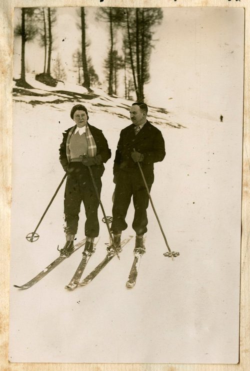 Unbekannt (Dargestellt), Skifahren: Elfi und Adi, Februar 1932