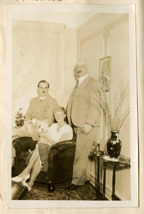 Unbekannt (Dargestellt), Greta, Vater Schwarz und...(?), 1933