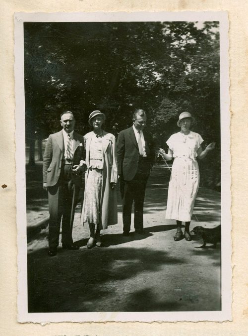 Greta Schwarz (Dargestellt), Familienfoto: Kurt, Greta, Frieda und Kurt, 1. August 1933