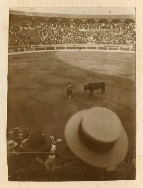 Unbekannt (Fotograf*in), Stiergefecht, Sevilla, 1929