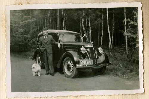 Adolf Uzarski (Dargestellt), Adolf Uzarski und sein Wagen, 1936