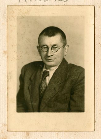 Portraitfoto Adolf Uzarskis