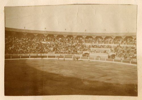 Unbekannt (Fotograf*in), Stiergefecht, Sevilla, 1929