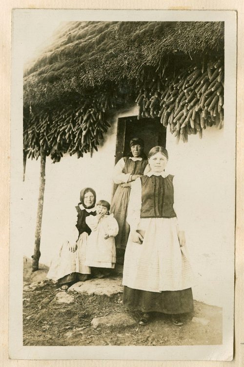 Unbekannt (Fotograf*in), (Ruthenische) Familie, wahrscheinlich Rohatyn, vermutlich nach 1918