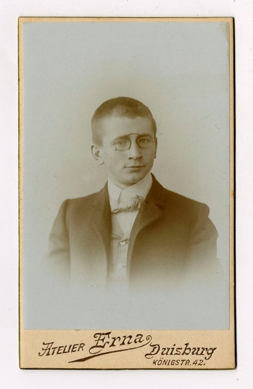 Adolf Uzarski (Dargestellt), Portrait Adolf Uzarskis, vermutlich um 1900