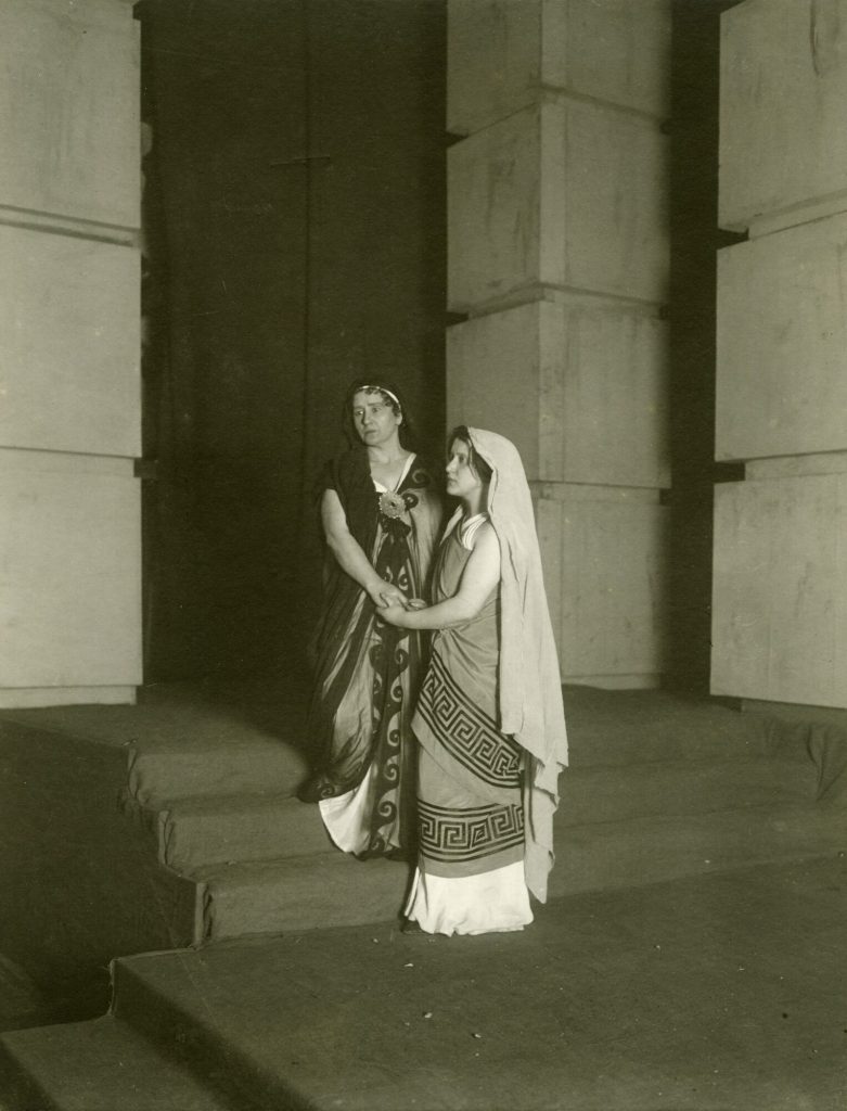 Antigone von Sophokles (Szenenfoto). Premiere am 16.4.1911 im Schauspielhaus Düsseldorf