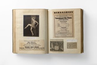 Album »Erinnerungs- und Kritikenbuch von Ria Thiele«, 1905-1996