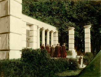 Szenenfoto aus "Antigone" von Sophokles. Schauspielhaus Düssedorf auf der Naturbühne Benrath, 1 ...