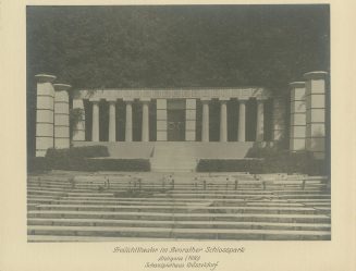 Bühnenbild "Antigone" von Sophokles. Schauspielhaus Düssedorf auf der Naturbühne in Schloss Ben ...