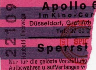 Eine zerissene Eintrittskarte (Sperrsitz) des "Apollo-69 Saals" des "Savoy-Theaters" im Kino-Ce ...