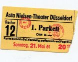 Eine Eintrittskarte (1.Parkett) des "Asta Nielsen-Theater" in der Graf-Adolf-Straße 37 in Düsse ...