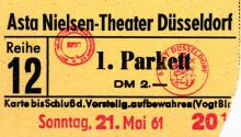 Eine Eintrittskarte (1.Parkett) des "Asta Nielsen-Theater" in der Graf-Adolf-Straße 37 in Düsse ...