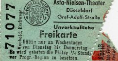 Eine Eintrittskarte (Freikarte) des "Asta Nielsen-Theater" in der Graf-Adolf-Straße 37 in Düsse ...