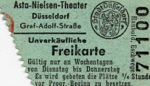 Eine Eintrittskarte (Freikarte) des "Asta Nielsen-Theater" in der Graf-Adolf-Straße 37 in Düsse ...