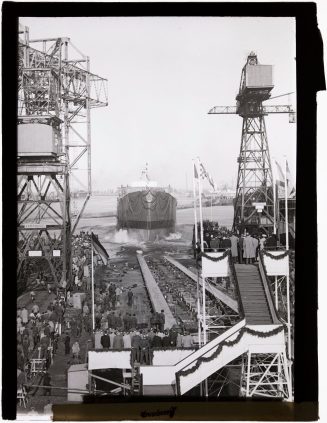 Glasdia, Schiffsabfahrt am Hafen mit Hafenkränen, Anfang bis Mitte 20. Jahrhundert