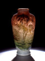 Vase mit Waldlandschaft