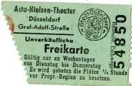 Eine Eintrittskarte (Freikarte) des "Asta Nielsen-Theater" in der Graf-Adolf-Straße 37 in Düsse ...