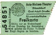 Eine Eintrittskarte (Freikarte) des "Asta Nielsen-Theater" in der Graf-Adolf-Straße 37 in Düsse ...