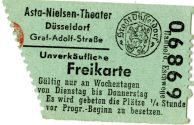 Eine Eintrittskarte (Freikarte) des "Asta Nielsen-Theater" in der Graf-Adolf-Straße 37 in Düsse ...