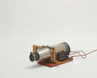 Liesegang Hora, Seitenansicht halblinks vorne, ca. 1919