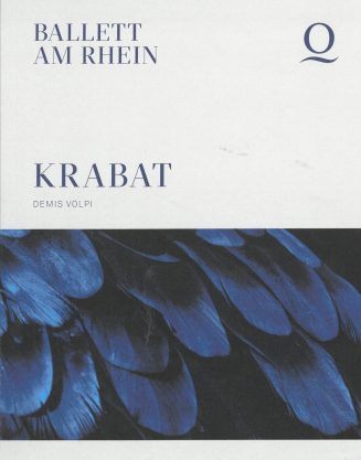 Programmheft (Umschlag) zu "Krabat". Premiere am 10.11.2022 im Opernhaus Düsseldorf und am 1. 6 ...