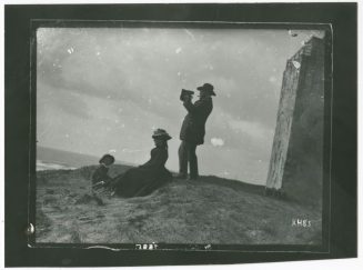 Vorderseite Fotografie Dr. Paul Eduard Liesegang mit der Künstler-Kamera in Katwijk, 1885