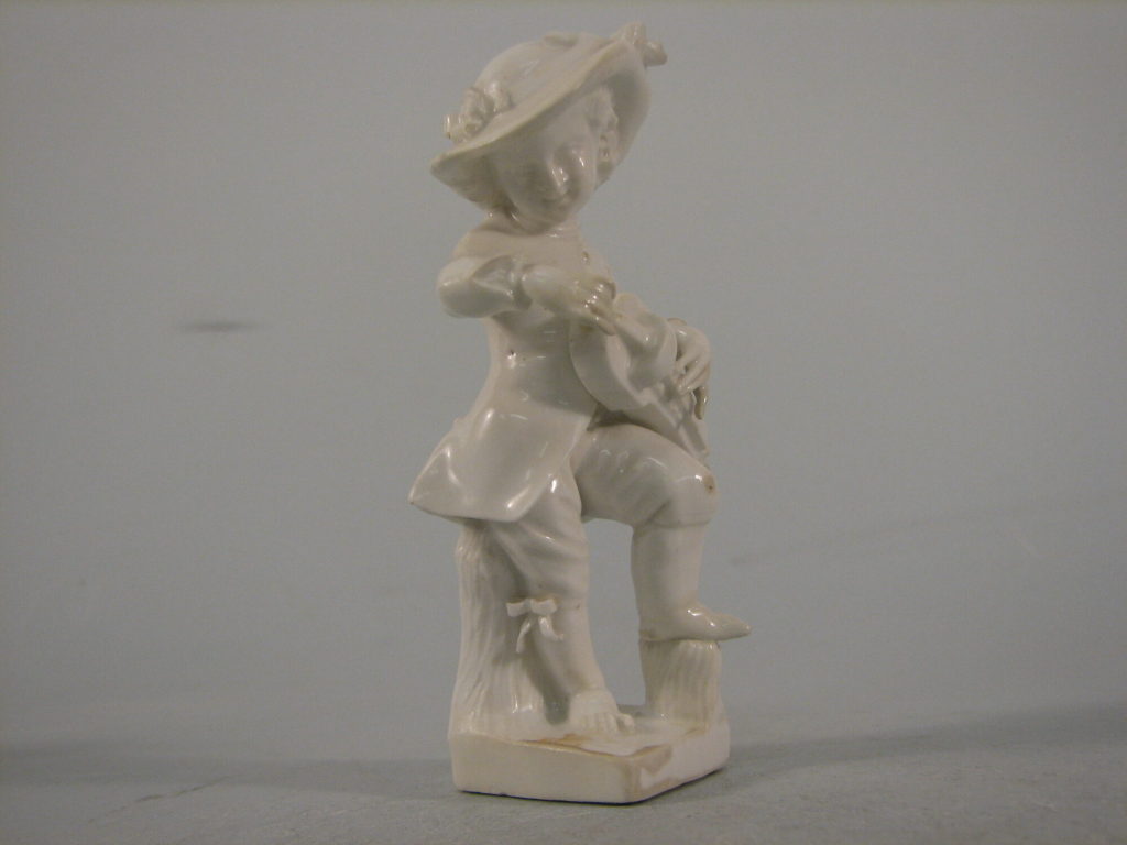 Putto als Drehleierspieler, Porzellan, Wegely Berlin, 1751-1757