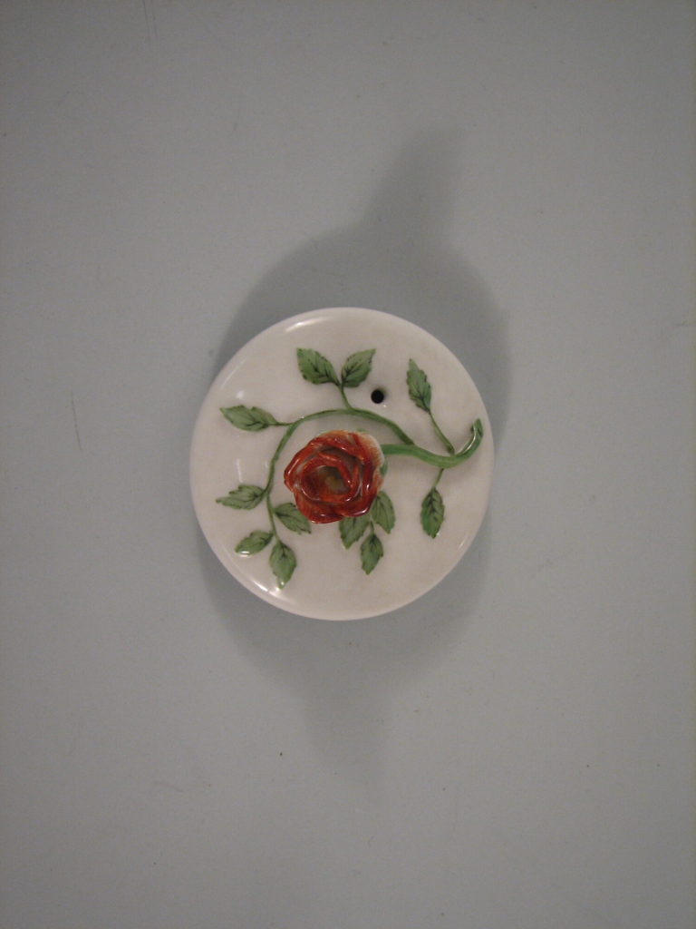 Deckel mit aufgelegter Rose, Porzellan, Wegely Berlin, 1751-1757