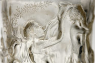 Deckelbecher, Detail: Triton