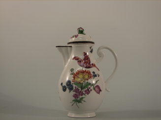 Kaffeekanne mit farbiger Blumenmalerei und braunem Rand, Porzellan, Wegely Berlin, 1751-1757