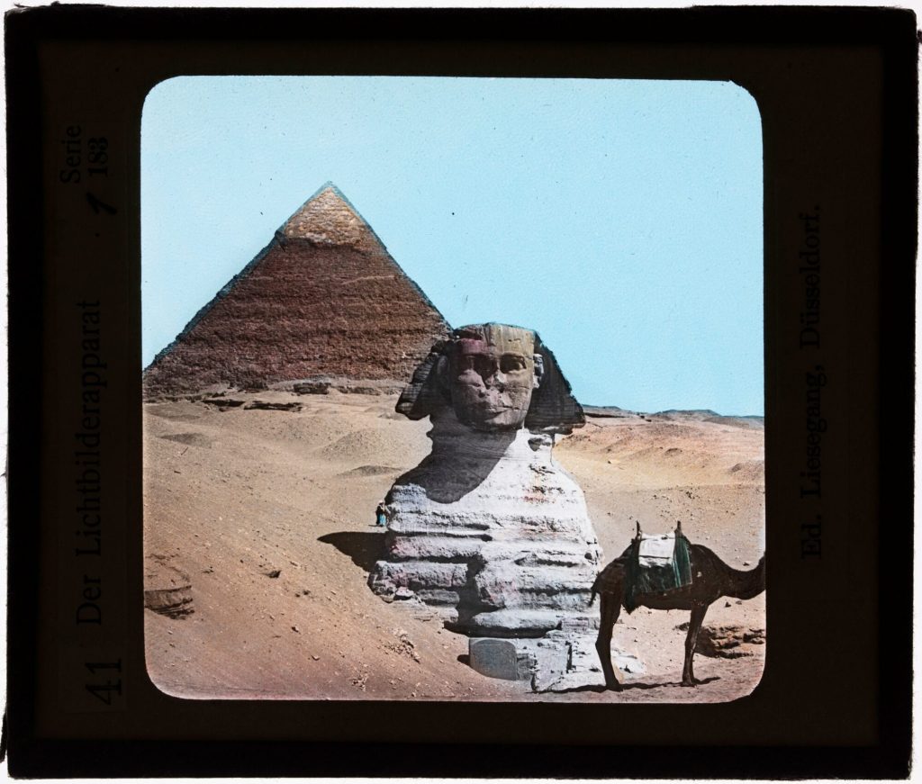 Glasdia, Große Sphinx von Gizeh vor der Chephren-Pyramide, ca. Anfang 20. Jahrhundert