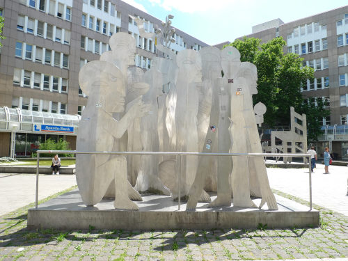 Horst Antes (Bildhauer*in), Antes-Brunnen, 25.5.1987 (Aufstellung)