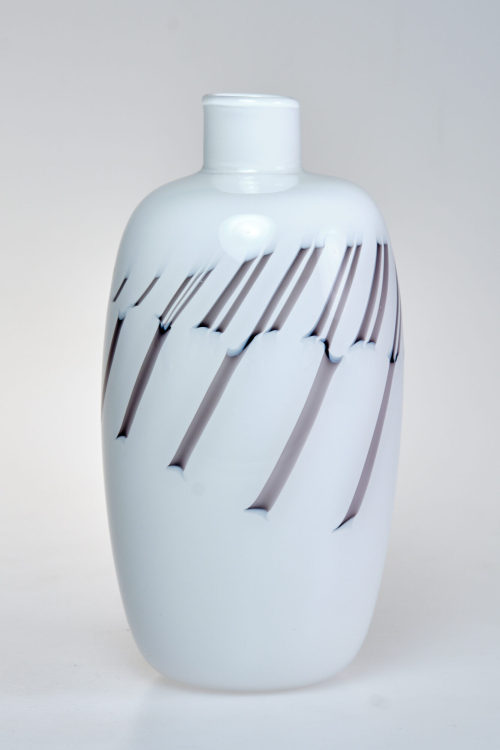 Charlie Meaker (Künstler*in), Vase, 1982