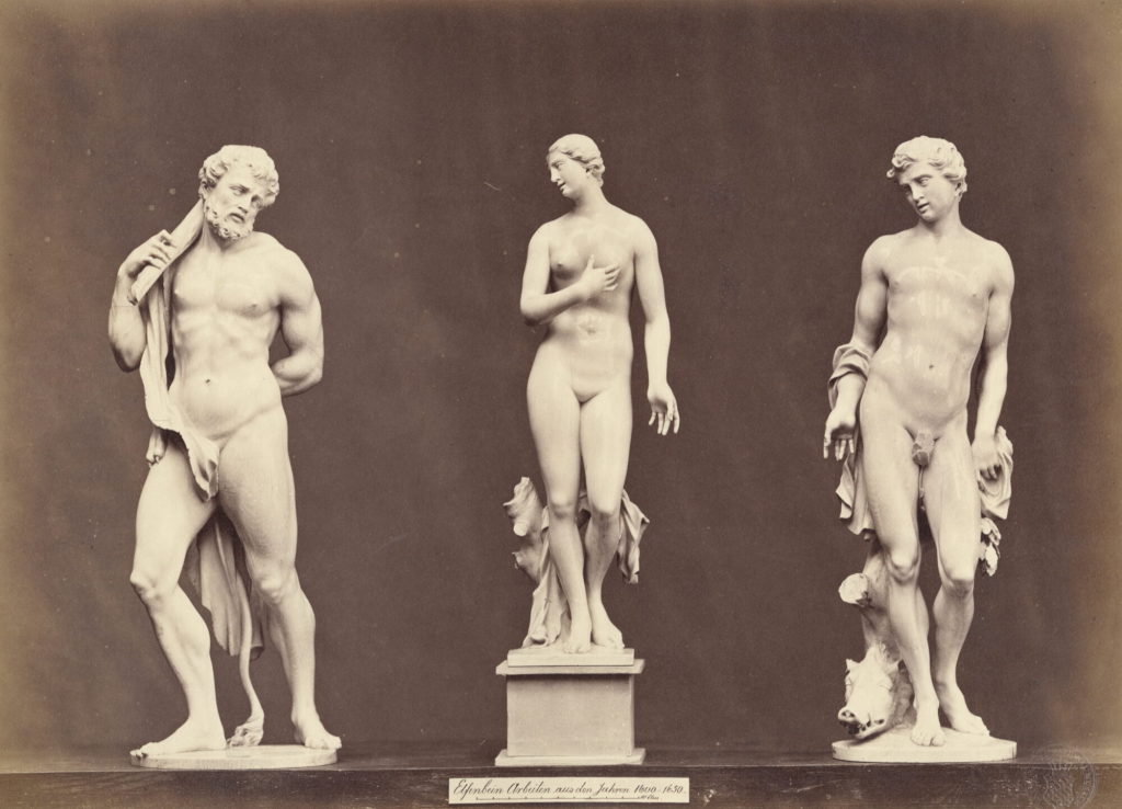 Elfenbein-Arbeiten drei Figuren, darunter eine Venus, aus den Jahren 1600-1650, Folio aus den Sammlungen des Bayrischen National-Museums, Blatt No. 92