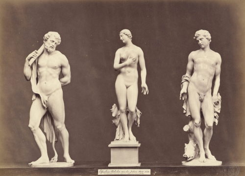 Franz Hanfstaengl (Künstler*in), Elfenbein-Arbeiten drei Figuren, darunter eine Venus, aus den Jahren 1600-1650, Folio aus den Sammlungen des Bayrischen National-Museums, Blatt No. 92, 1864/65