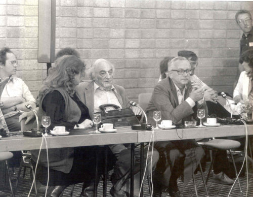 Stefan Heym und Günter Gaus beim Schriftstellertreffen in Den Haag 1982