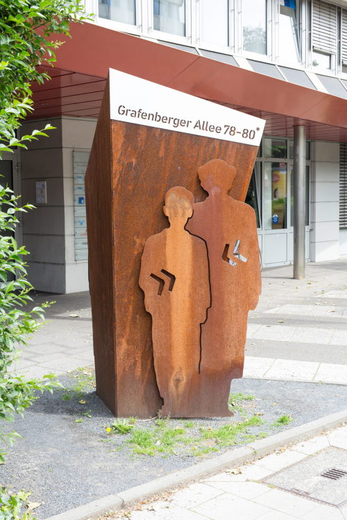 Unbekannt (Hersteller*in), Erinnerungszeichen "Grafenberger Allee 78–80", 2020